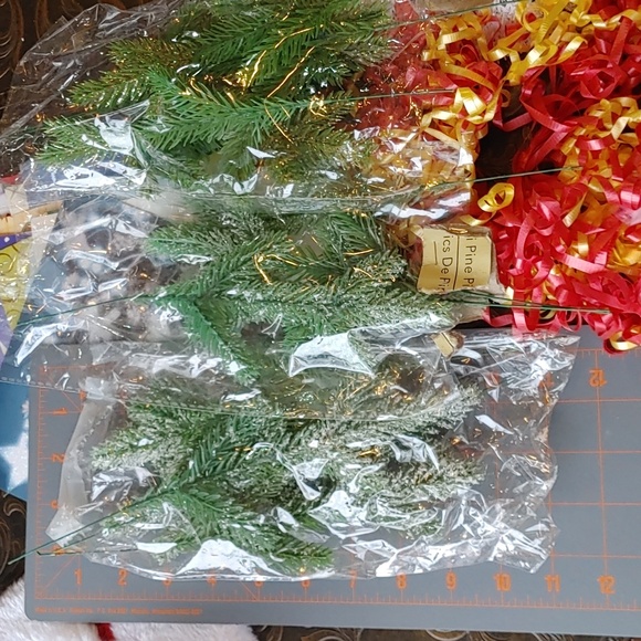 ✅Christmas Theme Stuff Decor & Crafts - Picture 8 of 16